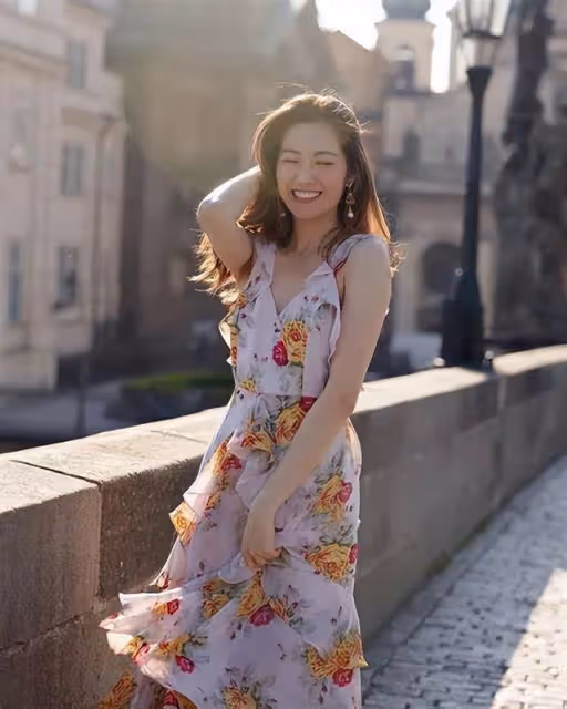 直認好激烈！TVB知名女星與小生搭檔拍激吻戲，太投入險撞爆牙齒