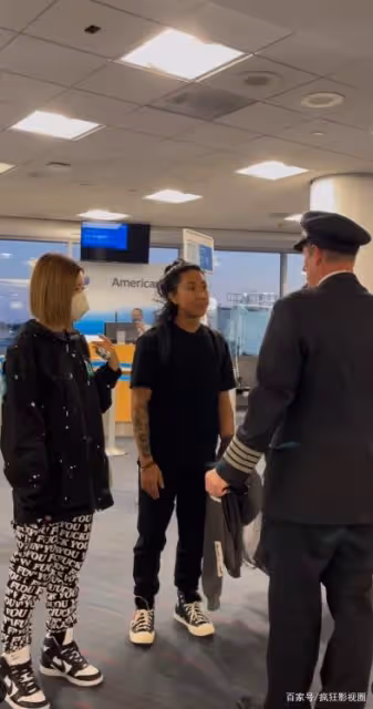 韓國女星遭美國航空公司驅趕,不換褲子不讓登機,女星發文抵制