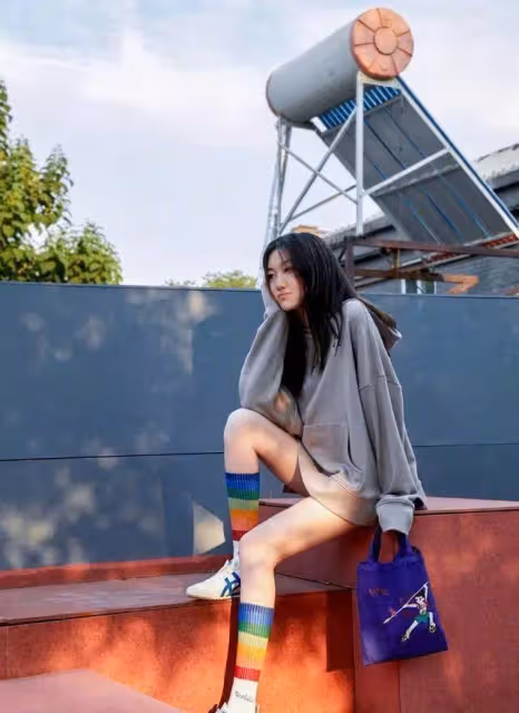 李嫣大方秀「正臉照」!嘴唇與常人無異,染回一頭黑髮秒變乖巧❤