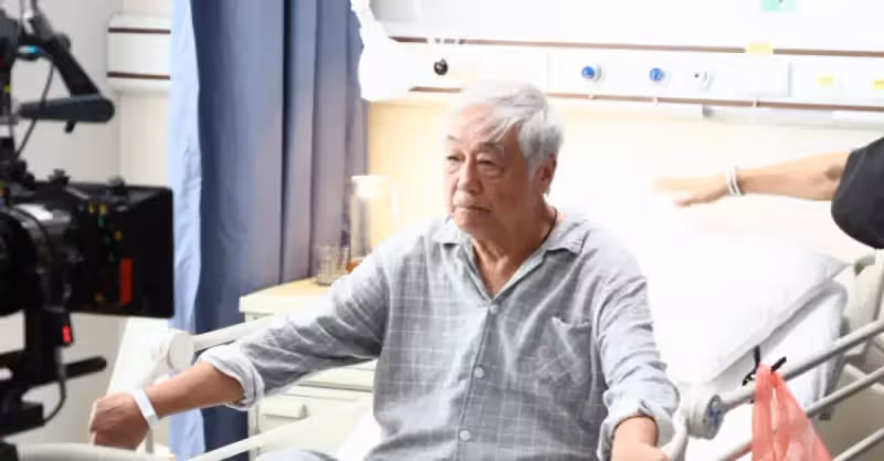曾江猝逝現場畫面曝光：遺體被大車拖走，死前胸口痛讓女兒送藥