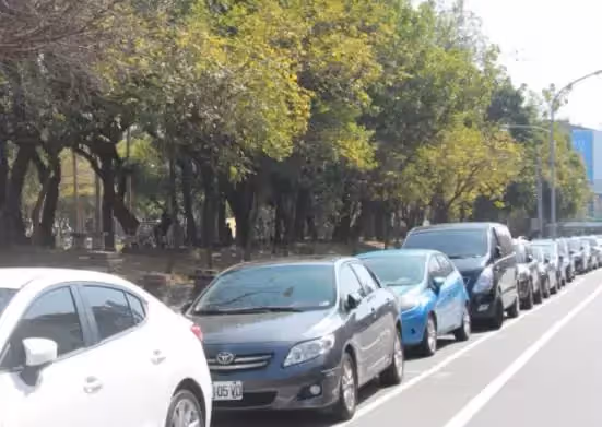 土豪鄰居一口氣買下300個車位,50萬→65萬「漲價15萬」出售,業主被當「冤大頭」怒投訴,物業:我們無權干涉