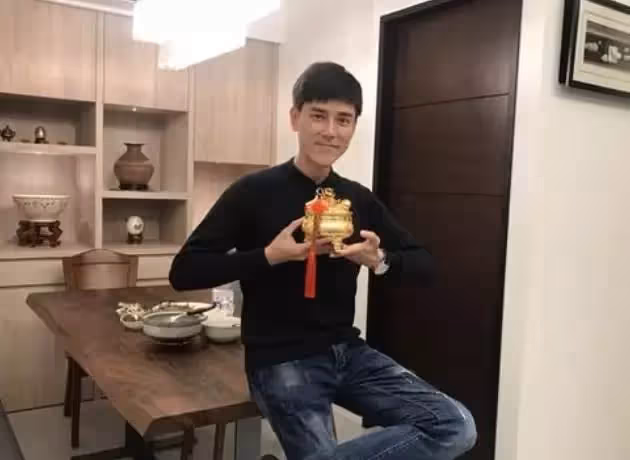 丁力騏背千萬債還顧病母,坦言「沒八點檔找我,全年零收入」照當孝子「陪媽洗頭買菜」不敢讓母知:不想讓媽媽擔心