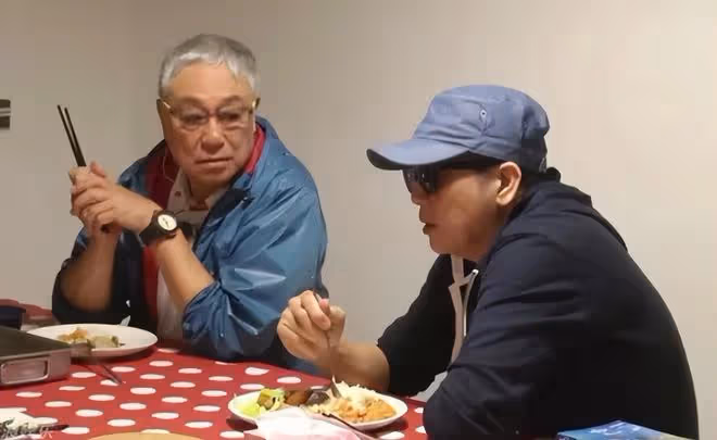 76歲秦漢近況曝光，不愛出門在家追劇陪孫女，自覺變醜不願照鏡子