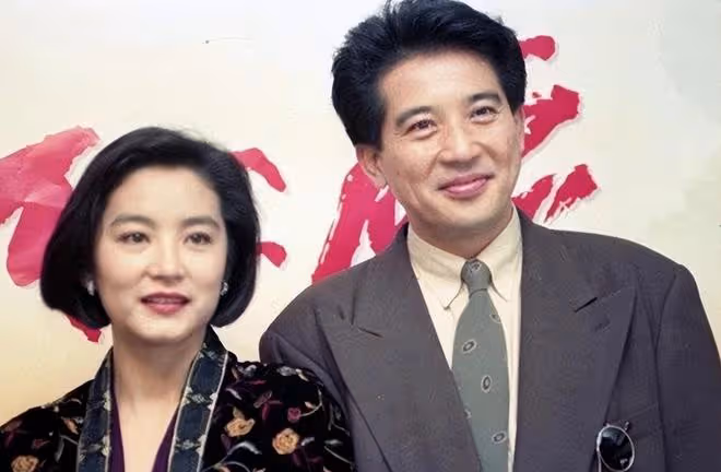 76歲秦漢近況曝光，不愛出門在家追劇陪孫女，自覺變醜不願照鏡子