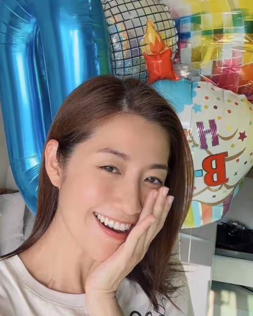 陳自瑤為愛女慶10歲笑開懷！曬照露無戒手指，王浩信未現身引猜測