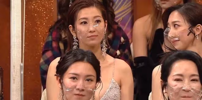 陳自瑤為愛女慶10歲笑開懷！曬照露無戒手指，王浩信未現身引猜測