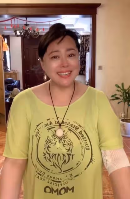 患癌女星李菁菁家中跳舞！手纏繃帶渾身珠寶，曬豪宅內景玉佛矚目