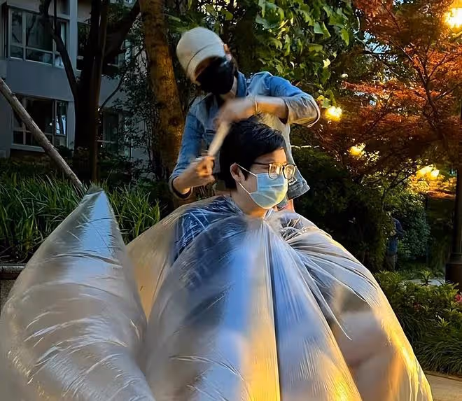 馬伊琍上海隔離,小區內穿粉色睡褲為星二代剪頭,曝光5000萬豪宅