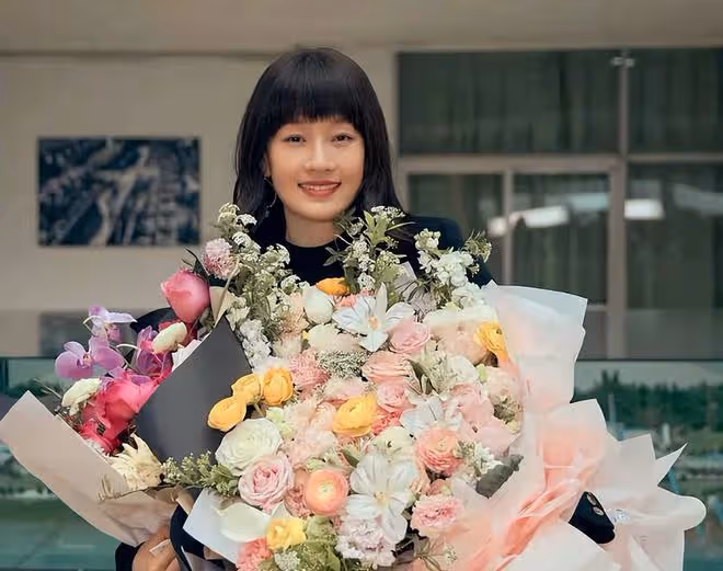 馬伊琍上海隔離,小區內穿粉色睡褲為星二代剪頭,曝光5000萬豪宅