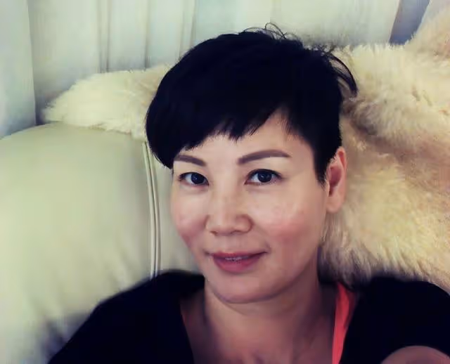 香港知名女星宣布退出娛樂圈！疑乳腺癌復發，包頭巾出鏡身材消瘦