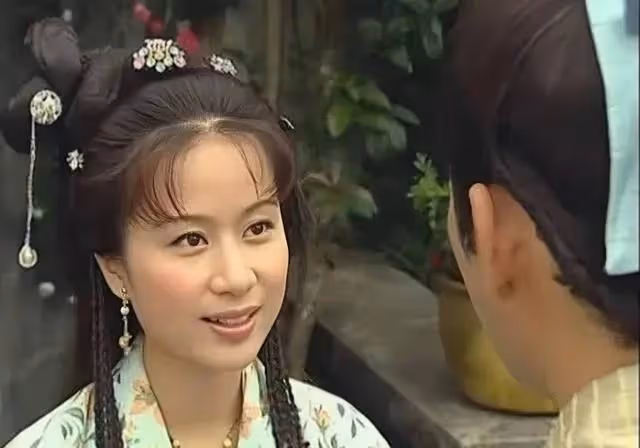 46歲香港知名女星近照美艷動人!復出做網紅,被傳遭富商丈夫家暴