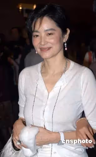 老友因病離去!林青霞偕6大咖敘舊「餐桌畫面藏動人細節」 散會前「依序和過去道別」不再哭泣