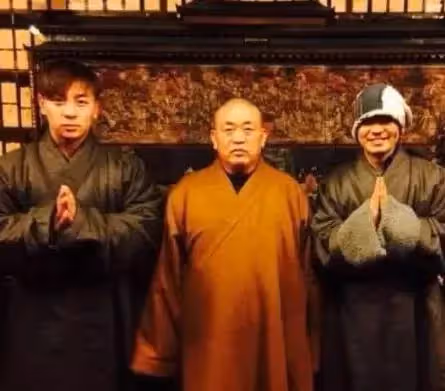 被身家億萬的親爹吸血多年,32歲無人問津的釋小龍,到底做錯了什麼?