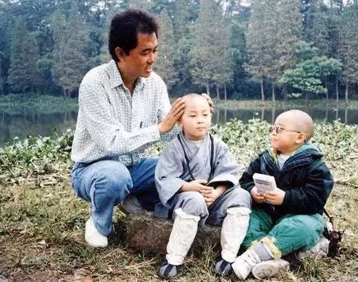 被身家億萬的親爹吸血多年,32歲無人問津的釋小龍,到底做錯了什麼?