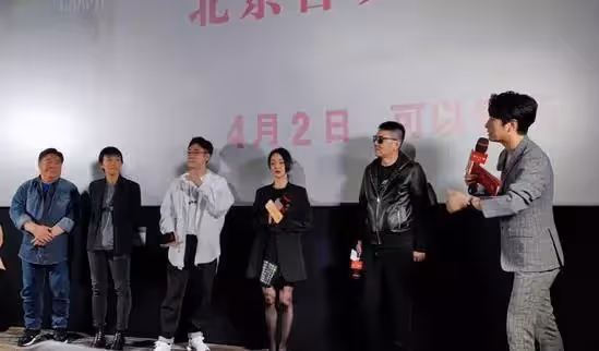 王菲女兒竇靖童不再叛逆,罕見留長髮穿短褲,終於相信是王菲生的!