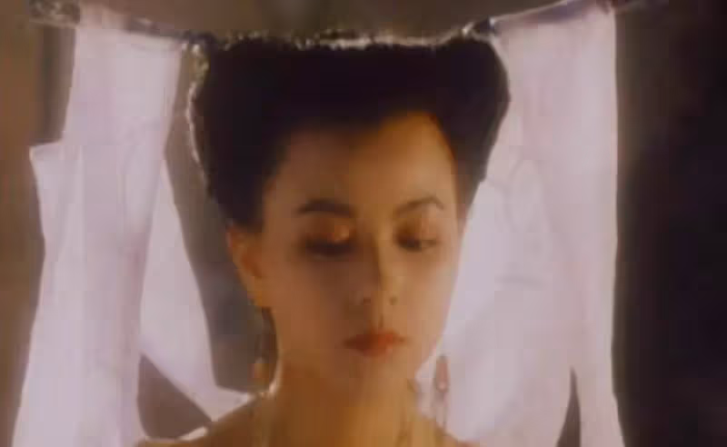 「電眼美人」李美鳳近照曝光，她曾顏值擊敗邱淑貞，劉德華都看呆，網友：一雙電眼太迷人