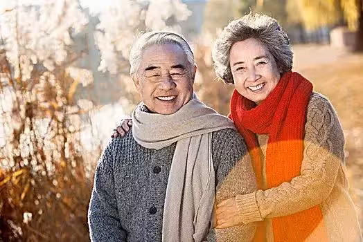 為什麼奉勸老人不要再婚?65歲老人哭訴:再婚後有苦說不出,後悔
