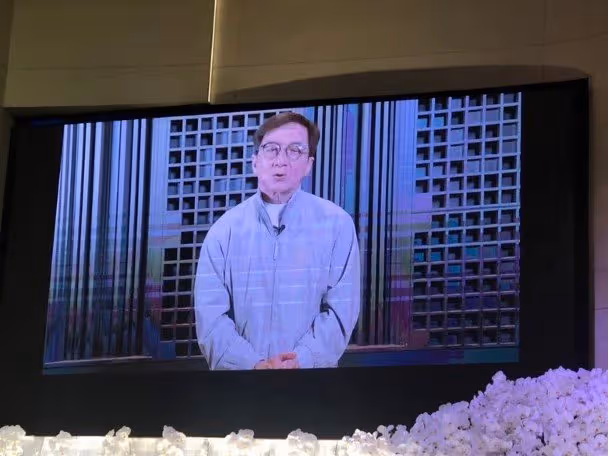 王馨平三姐妹淚送父親王羽　透露舅舅曾江身後事安排