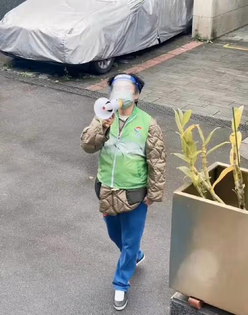 演員陳龍托尼技能，連續5天為上海鄰居營業，獲送物資得好評