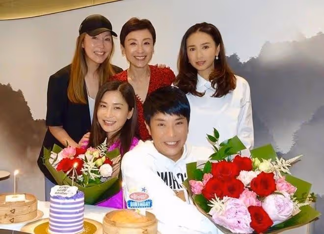 54歲吳婉芳為男友人慶生,當婆婆後仍凍齡,兒子去年娶霍啟剛堂妹