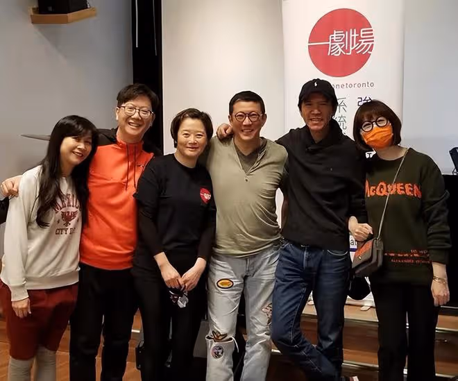一眾TVB藝人移民國外後聚會,林嘉華攜妻秀恩愛,黃鳳瓊低調離婚