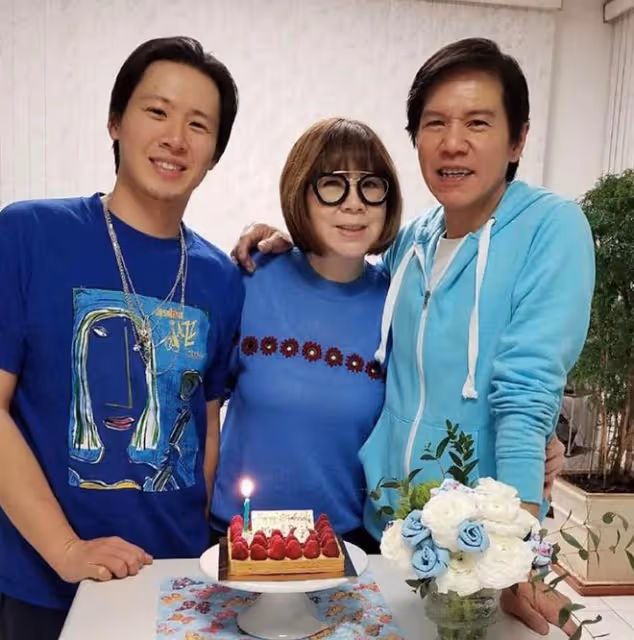 一眾TVB藝人移民國外後聚會,林嘉華攜妻秀恩愛,黃鳳瓊低調離婚