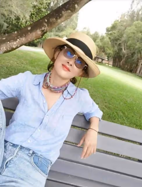 48歲牛莉曬跳舞視頻，穿短褲露白皙美腿，王為念全程緊盯引吐槽