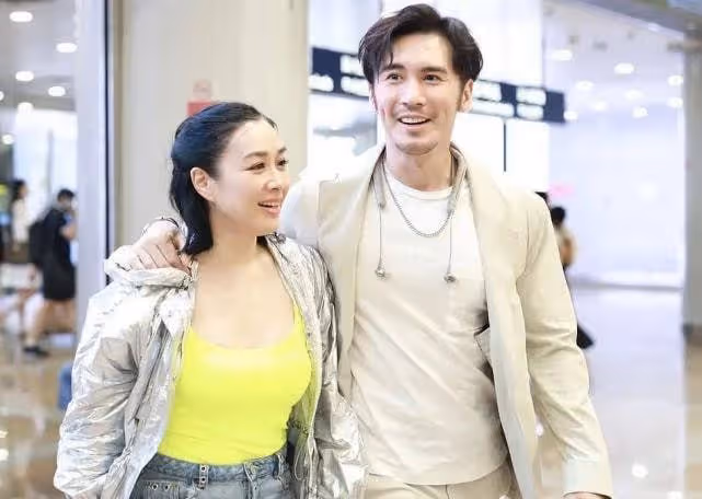 婚姻外貌一直被嘲笑　鍾麗緹直播中哭喊：太累了！