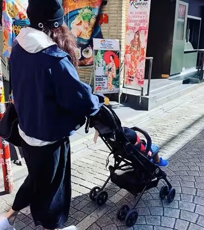 生父是帥哥？張柏芝帶小兒子出遊「意外曝超Q萌正臉」濃眉大眼「呆望哥哥玩耍」網讚：顏值好高