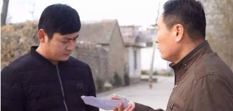 老父走後留下50萬存款！銀行人員卻要「本人來取」 兒子施妙計「銀行人員慌了」連忙道歉給錢