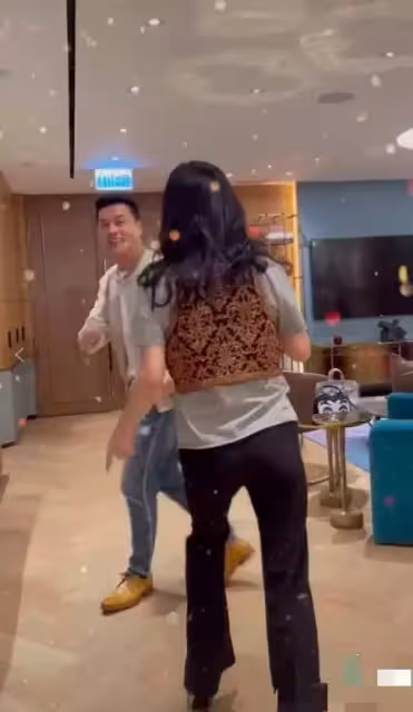 65歲的呂良偉豪宅曝光!「星級飯局」超豪中式格局,就連椅子都價值不菲,網友:普通人無法企及