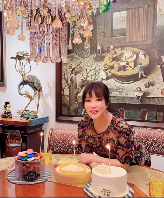 65歲的呂良偉豪宅曝光!「星級飯局」超豪中式格局,就連椅子都價值不菲,網友:普通人無法企及