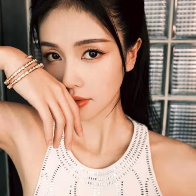 白鹿:拍戲敬業耐苦,帶閨蜜暴富,今向上海捐物資,網友:人美心善