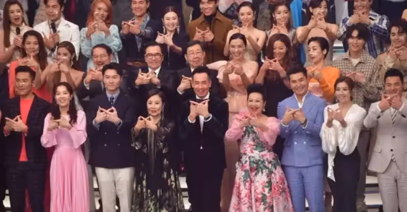 站位很重要！TVB2022巡禮劇大合照 一張合影就能看出誰受到重用 網友：汪阿姐全場最佳