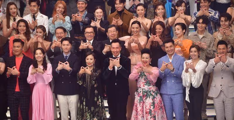 站位很重要!TVB2022巡禮劇大合照 一張合影就能看出誰受到重用 網友:汪阿姐全場最佳