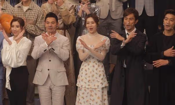 站位很重要!TVB2022巡禮劇大合照 一張合影就能看出誰受到重用 網友:汪阿姐全場最佳