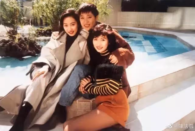 54歲「古裝皇后」黎美嫻近照曝光,美人遲暮變化大到認不出,息影嫁富商約定做丁克,網友:扮相宜古宜今,清麗脫俗!