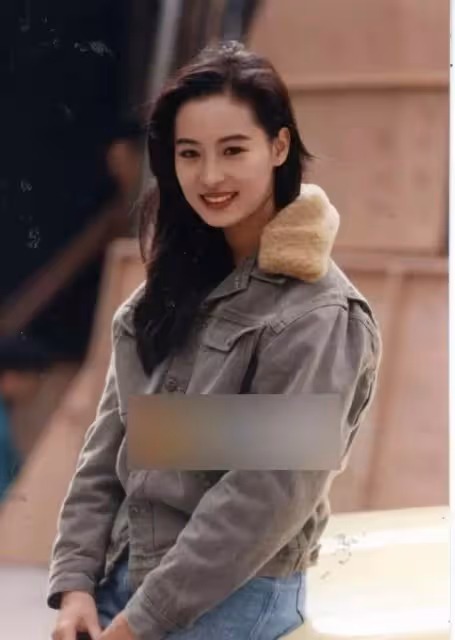 54歲「古裝皇后」黎美嫻近照曝光,美人遲暮變化大到認不出,息影嫁富商約定做丁克,網友:扮相宜古宜今,清麗脫俗!