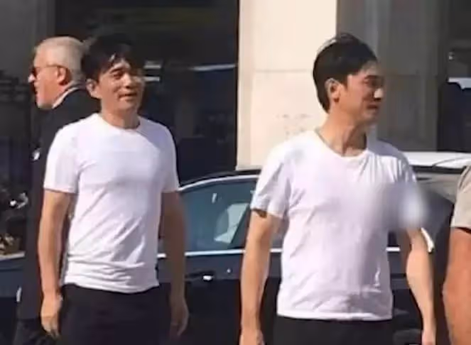 梁朝偉與替身近照曝光,倆人站一起似雙胞胎,連劉嘉玲都曾險認錯,網友:太像了