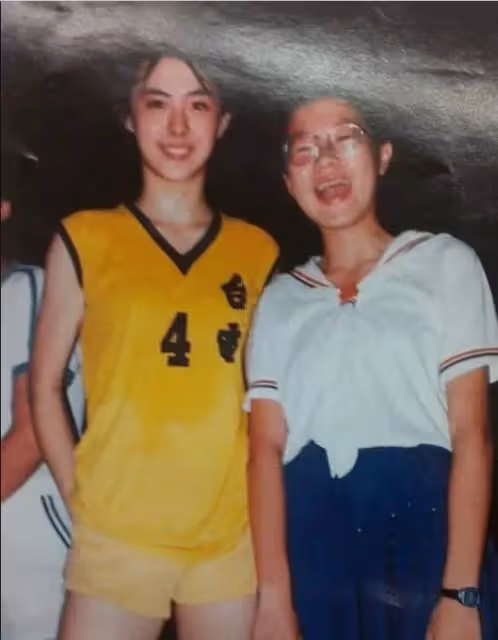 明星罕見學生照,劉德華面露青澀,謝霆鋒超酷,王祖賢打籃球英氣逼人