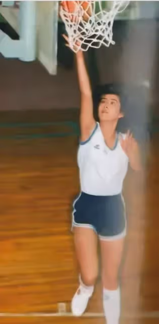 明星罕見學生照,劉德華面露青澀,謝霆鋒超酷,王祖賢打籃球英氣逼人