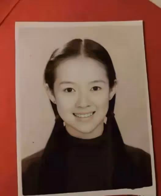 6位明星藝考證件照大曝光,無美顏無濾鏡下,章子怡清純十足,梅婷大眼靈動,秦海璐變化最大,網友直呼:個個都是真美人