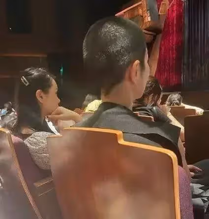 伊能靜認了「照片發出去前都精修過」!大方曬「53歲未修圖真實模樣」網愣:把小10歲秦昊熬成爹!
