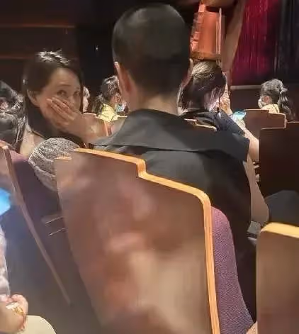 伊能靜認了「照片發出去前都精修過」!大方曬「53歲未修圖真實模樣」網愣:把小10歲秦昊熬成爹!