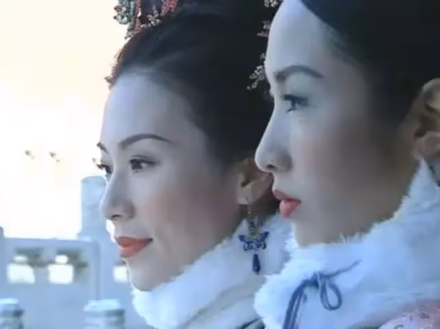 50歲黎姿和張可頤合影,一個顏值回春美翻天,一個卻滿臉塑膠感,網:一個優雅老去,一個保養過度