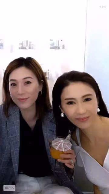 50歲黎姿和張可頤合影,一個顏值回春美翻天,一個卻滿臉塑膠感,網:一個優雅老去,一個保養過度