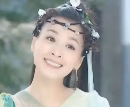 有種「顏值逆襲」叫張庭女兒，兒時曾被吐槽浪費基因，如今美出圈，網友：氣質不輸媽媽