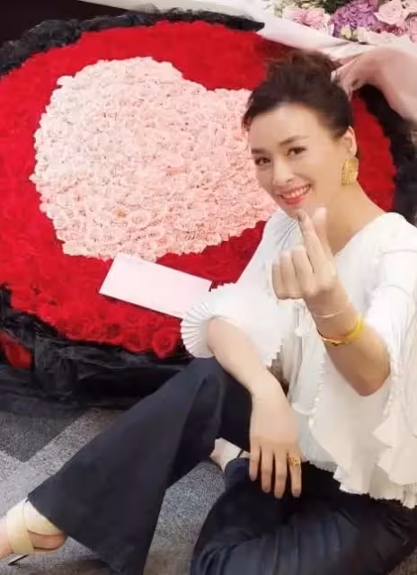 有種「顏值逆襲」叫張庭女兒，兒時曾被吐槽浪費基因，如今美出圈，網友：氣質不輸媽媽