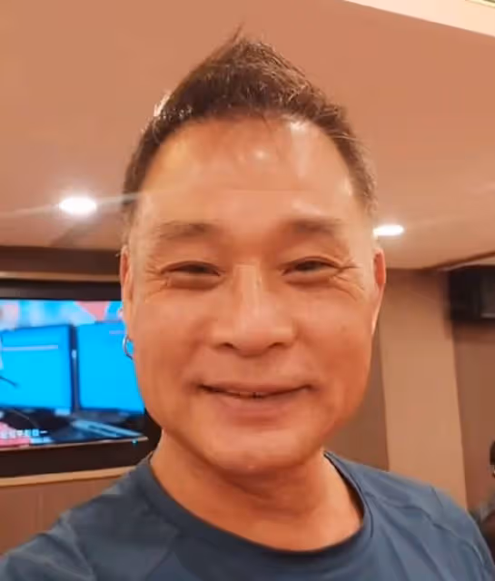 一眾老戲骨聚會！「奔雷手」鄭家生掉牙引熱議，白彪顧冠忠精神好