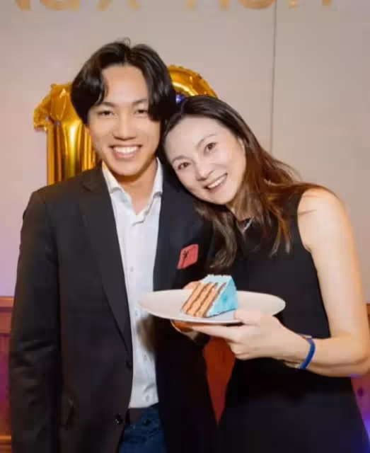 張藝謀18歲兒子是真學霸!被七所大學錄取包括耶魯,哥與姐也是上名校,網友:一家人都是學霸